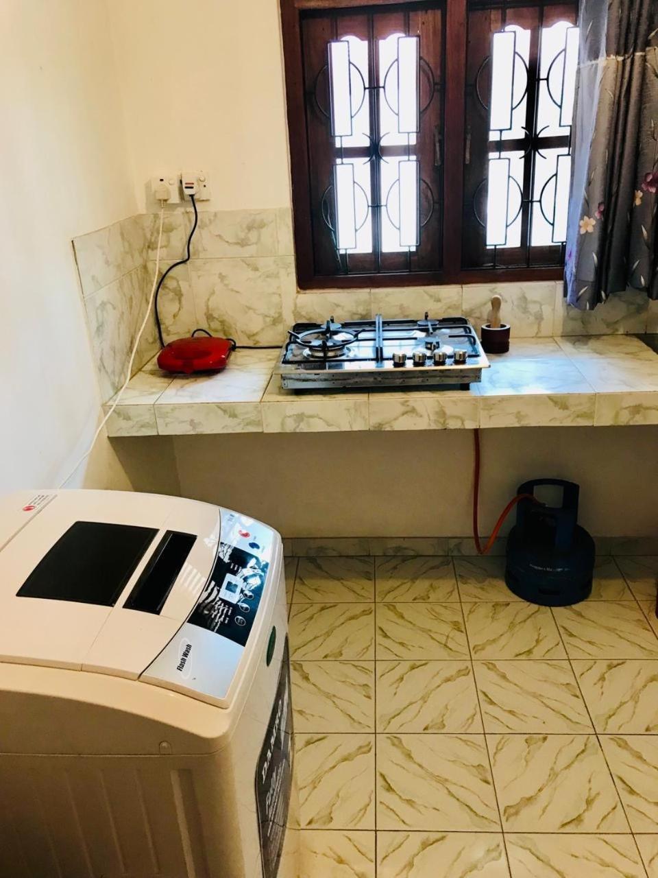 Dana Guest Home Mirissa Bagian luar foto