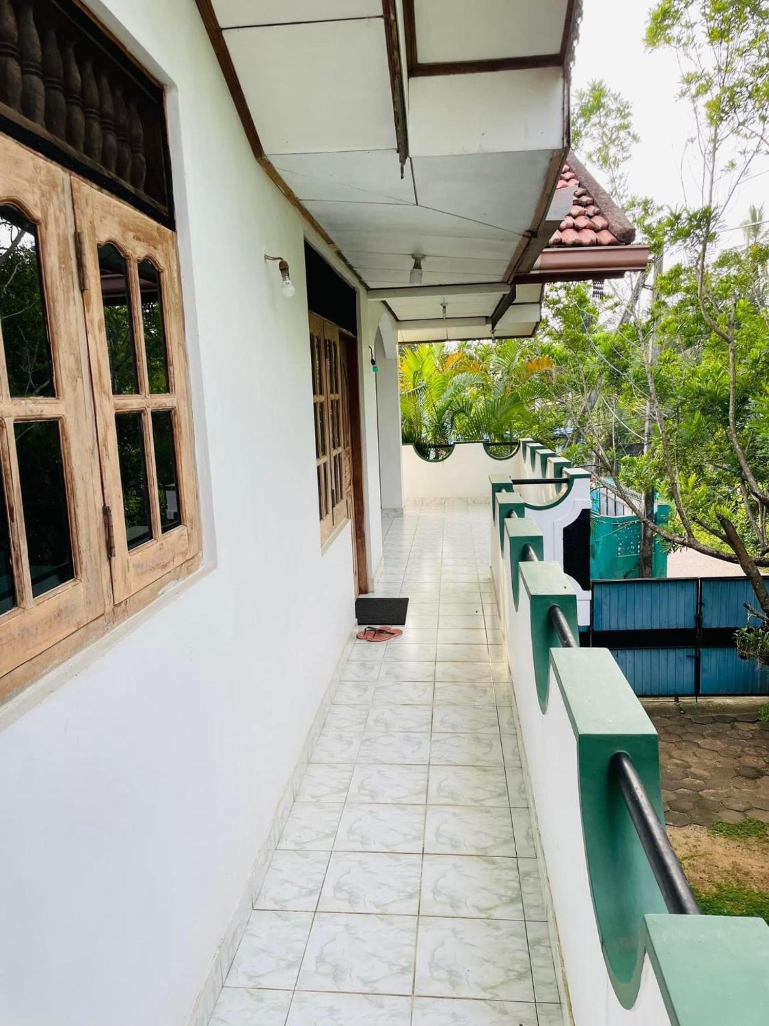 Dana Guest Home Mirissa Bagian luar foto